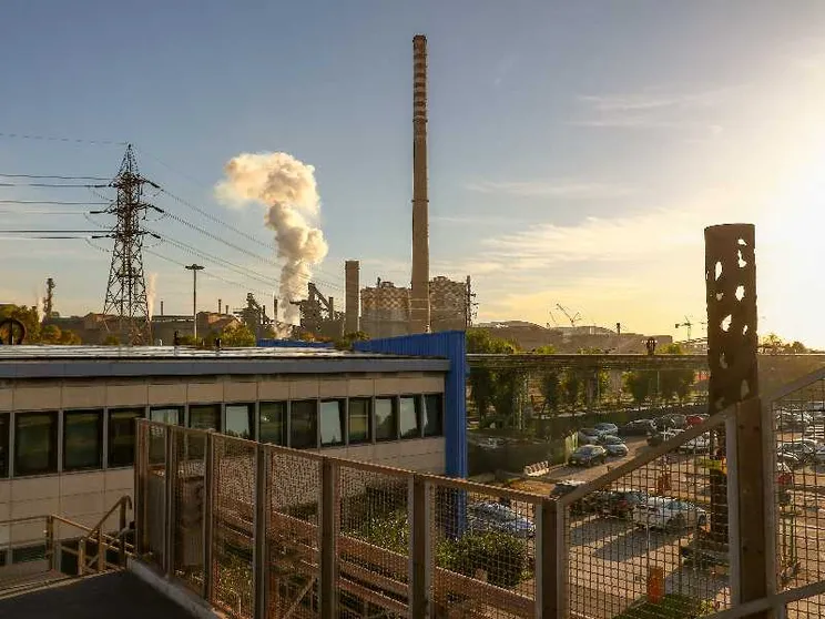 «Troppo amianto negli impianti»: per l'ex Ilva bonifica o chiusura