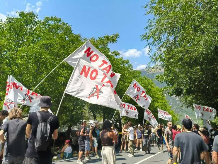 Dalla protesta popolare alla guerriglia: come (e quando) il movimento No Tav è diventato violenza