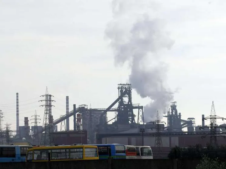 immagine dell'acciaieria ex-Ilva in funzione / ANSA