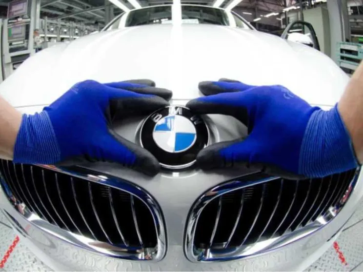 La crisi dell'auto tedesca tocca anche la Bmw: tagli di 8.000 dipendenti entro fine 2027
