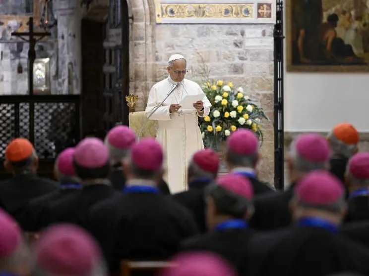 Assisi, 20 novembre 2025. Papa Leone XIV incontra i vescovi italiani nella Basilica di Santa Maria degli Angeli / SICILIANI