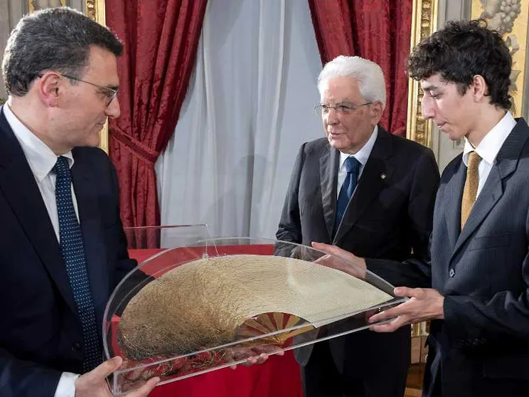 Il Presidente Sergio Mattarella riceve il Ventaglio da parte dellAssociazione Stampa Parlamentare/ ANSA
