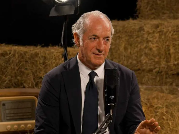 Luca Zaia durante un'intervista all'arcivescovo di Bologna e cardinale presidente della Cei, Matteo Zuppi, per il podcast 'Il fienile'