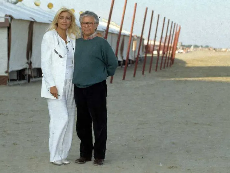 Mara Venier, l'amicizia speciale con don Mazzi e le confidenze: «Quella volta che... »