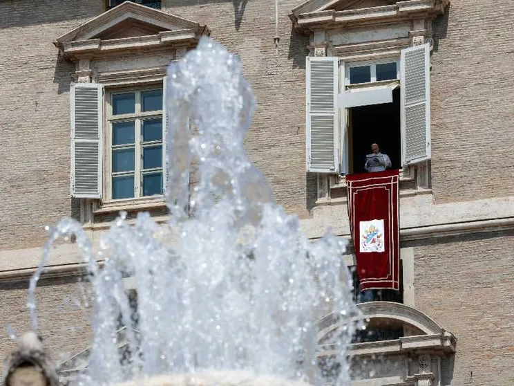 All'Angelus il Papa prega per Ceuta. «Si trovino soluzioni di giustizia»