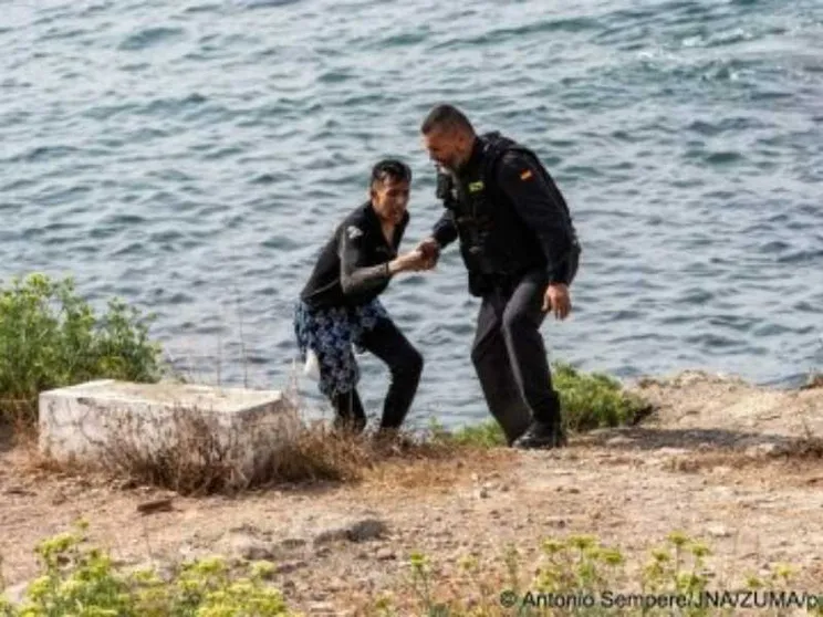 Nuove tragedie delle migrazioni ai confini dell'Ue, due naufragi nel Mediterraneo e alle Baleari