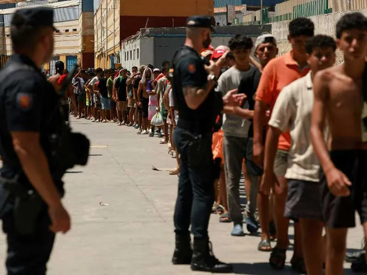 Madrid risponde a Roma: controlli immediati alle frontiere per chi arriva dall'Italia