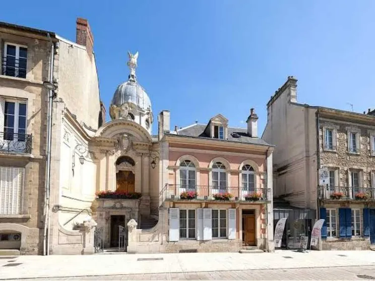 Dalle mamme single ai nonni, porte aperte
a tutti nella “casa” dei genitori di Teresa di Lisieux