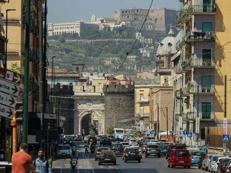 Sulle targhe straniere a Napoli ora la Polonia chiede il conto