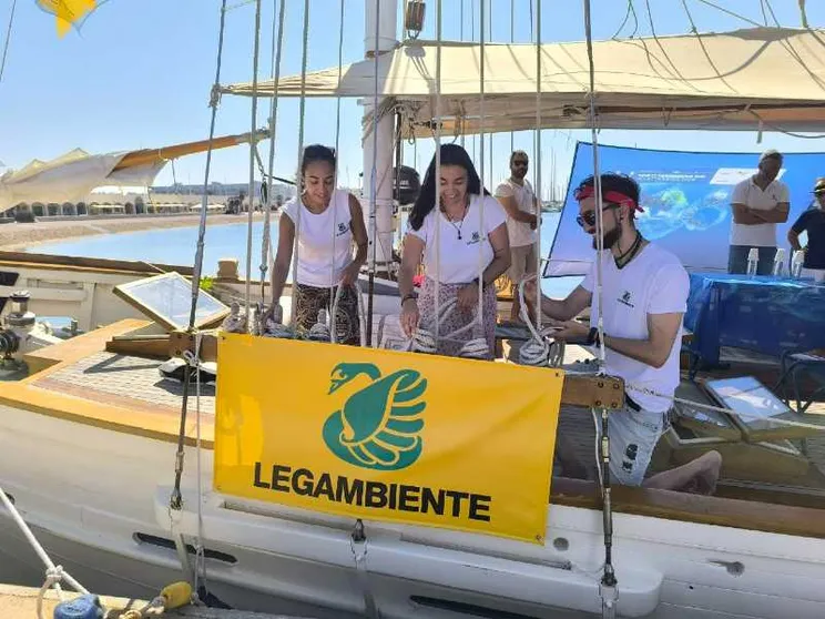 Goletta verde in cattive acque: una costa su tre è fuorilegge