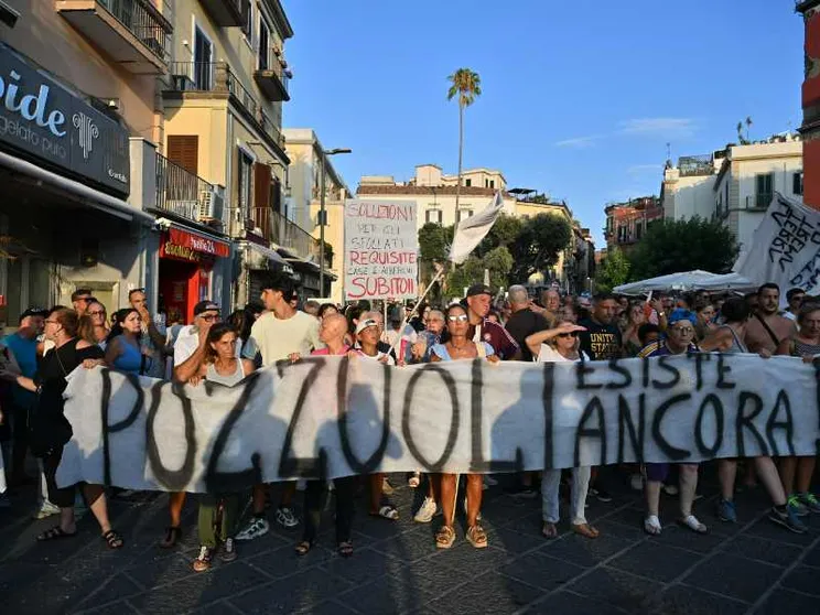 Non distogliamo lo sguardo da Pozzuoli, la fornace ardente