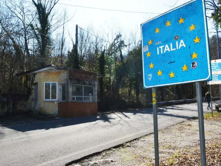 Un decreto (già bocciato dai giudici) ha trasformato Trieste in frontiera esterna dell'Europa
