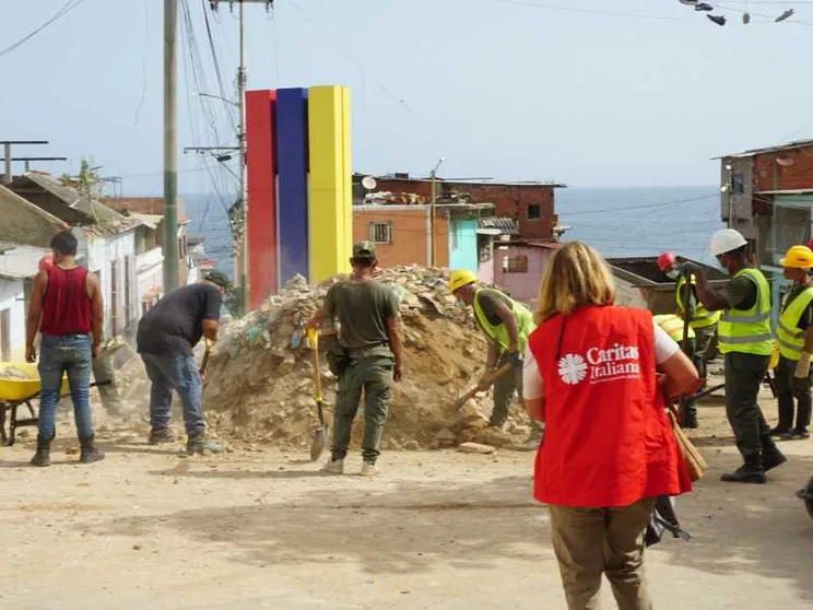 Viaggio in Venezuela, dove i volontari assistono chi non ha più niente