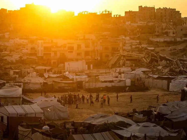 «Le notti a 50 gradi nella tenda di Gaza con mia figlia di 3 anni. Mi chiede perché non respira, non so cosa rispondere»