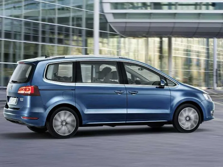 Auto per famiglie: ecco le 7 posti usate più ricercate sul mercato