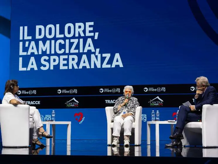 Roseline Hamel, sorella di padre Jacques Hamel (a destra) e Nassera Kermiche, madre di uno degli attentatori, durante l'incontro "Il dolore, l'amicizia, la speranza" nell''ambito del Meeting a Rimini
