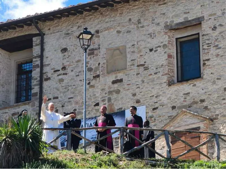 Una veduta del  borgo dell'Alta Valmarecchia, dove Papa Leone XIV - lasciata San Marino prima di scendere a Rimini per partecipare al Meeting - si è recato per pranzare, in forma privata, con le monache agostiniane nel monastero Sant'Antonio da Padova