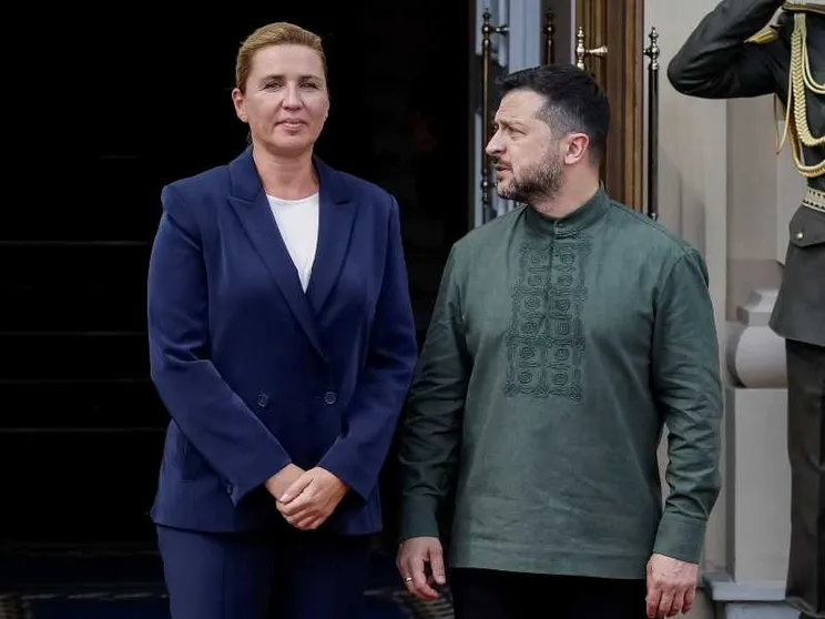 La premier Mette Frederiksen a Kiev, accanto a Zelensky
