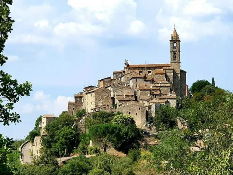 Nel cuore dell’Umbria c’è un Cammino di borghi silenti (e resistenti)
