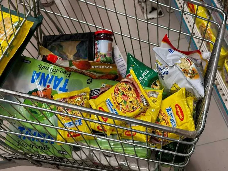 Prodotti alimentari in un supermercato di Mumbai, in India