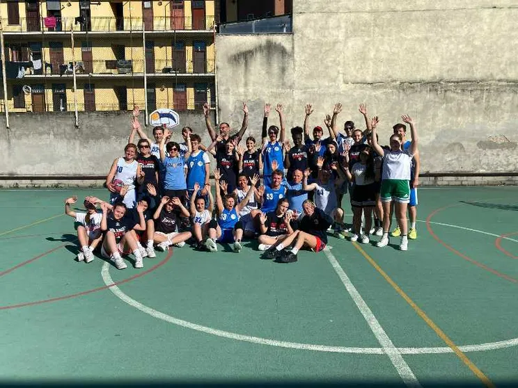 Un momento di festa e sport all’oratorio del quartiere di Rogoredo, a Milano