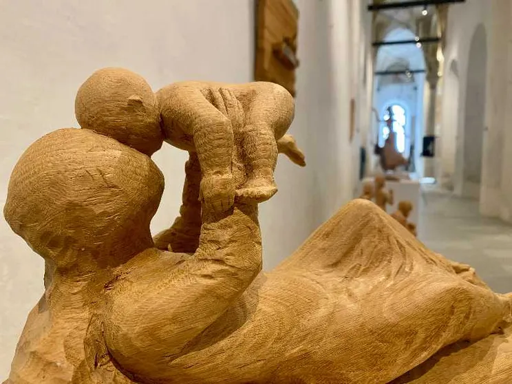 Cosa insegna Monica ai genitori: amare senza trattenere