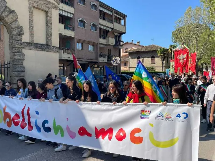 La guerra e l'inganno del falso realismo