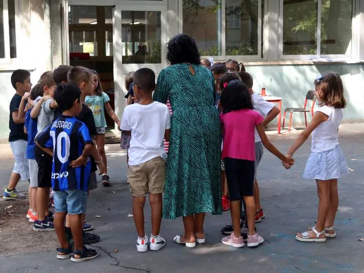 Troppo caldo a scuola, il Ministero corre ai ripari