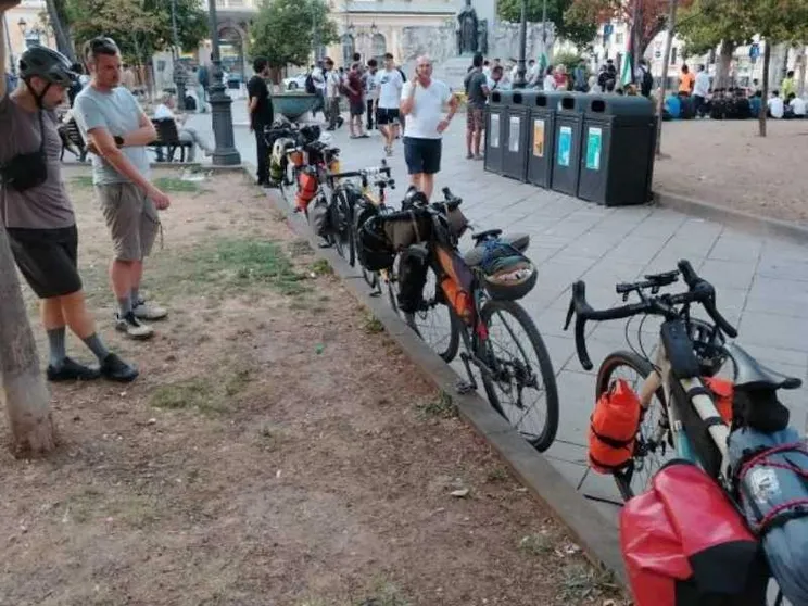 Re(mi)grazia: 5 bici e 600 chilometri sulla rotta balcanica dei migranti