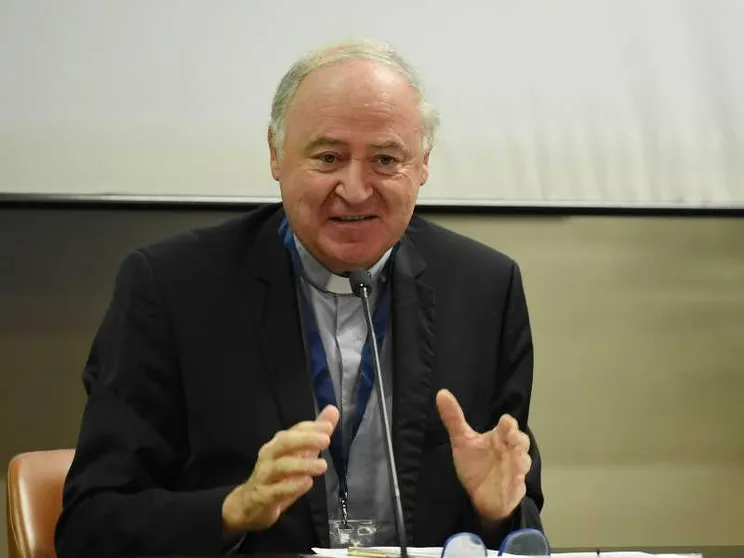 Pegoraro (Pontificia Accademia per la Vita): nessuna resa al suicidio assistito, meno armi più cure