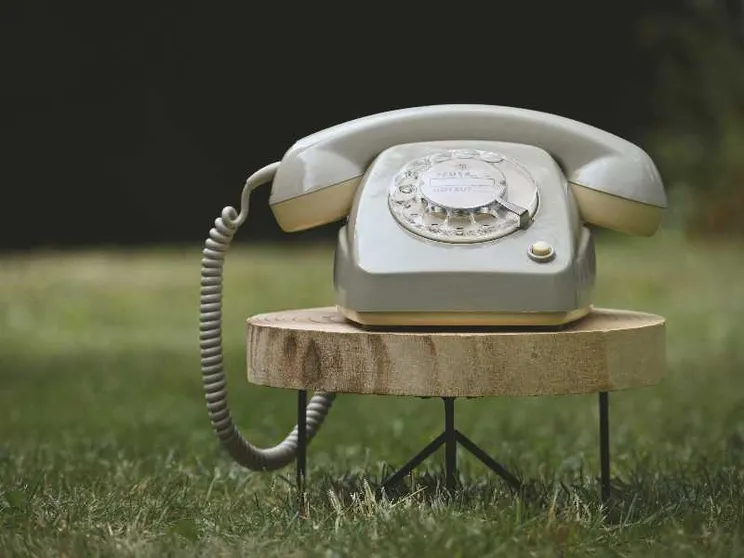Un telefono senza fili per ricucire le ferite del lutto