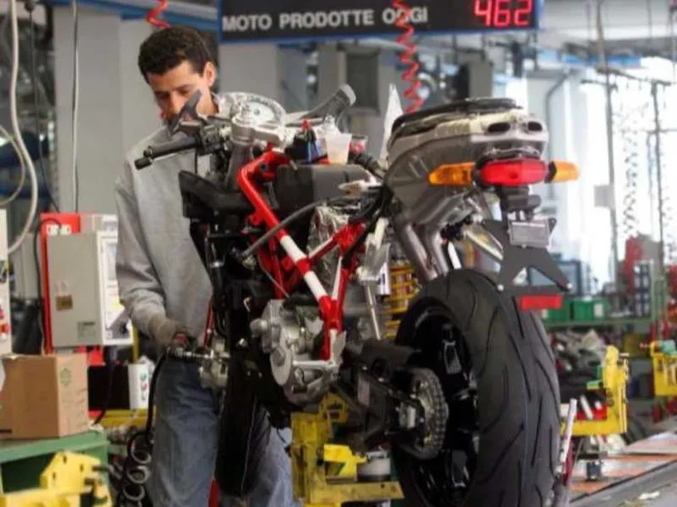 Perché Audi, gruppo Volkswagen, ora ipotizza di vendere Ducati, gioiello del motociclismo italiano.