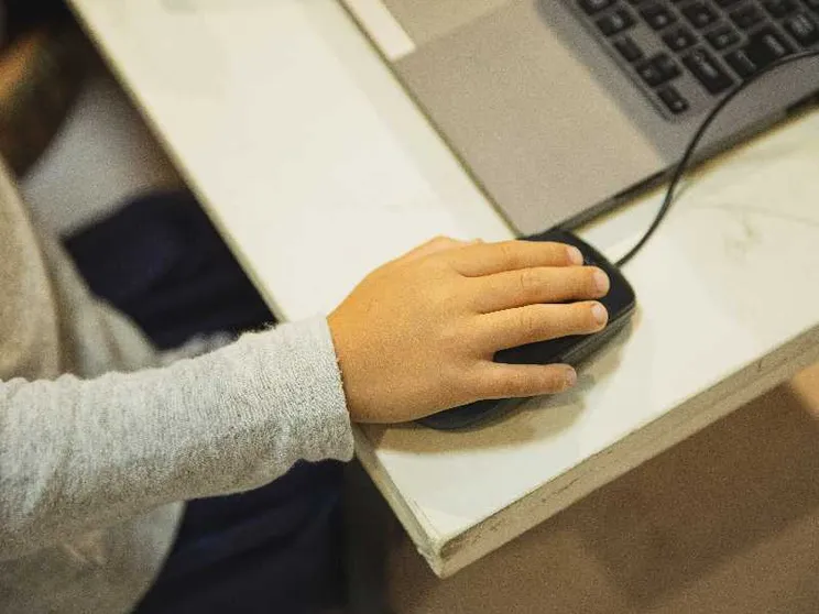 L’IA è già entrata in classe. Ecco le scuole che stanno provando a trasformarla da scorciatoia a strumento