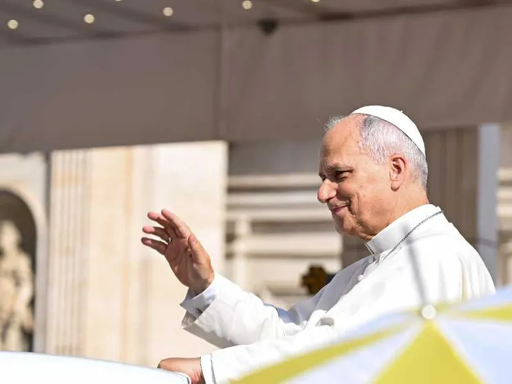 Il Papa: «Promuovere la dignità umana, no alle manipolazioni»