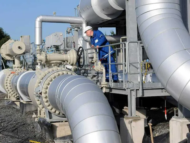 Stoccaggi al minimo e gas liquido: così la crisi energetica presenta il conto alla Germania
