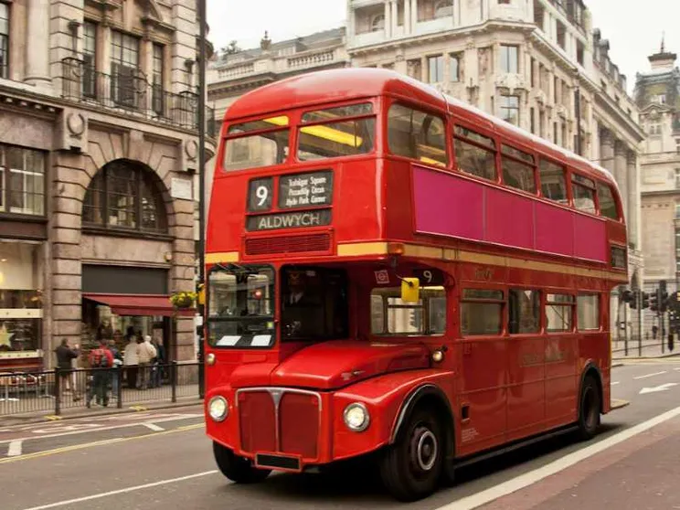 Londra salva la sua icona: lo storico bus Routemaster diventa elettrico col retrofit