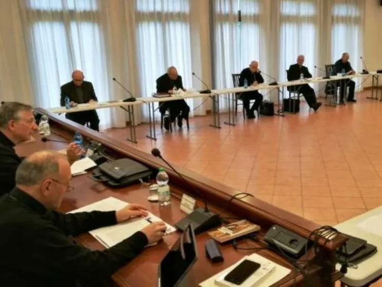 I vescovi del Triveneto: «Non esiste un diritto a morire, ma a essere curati»