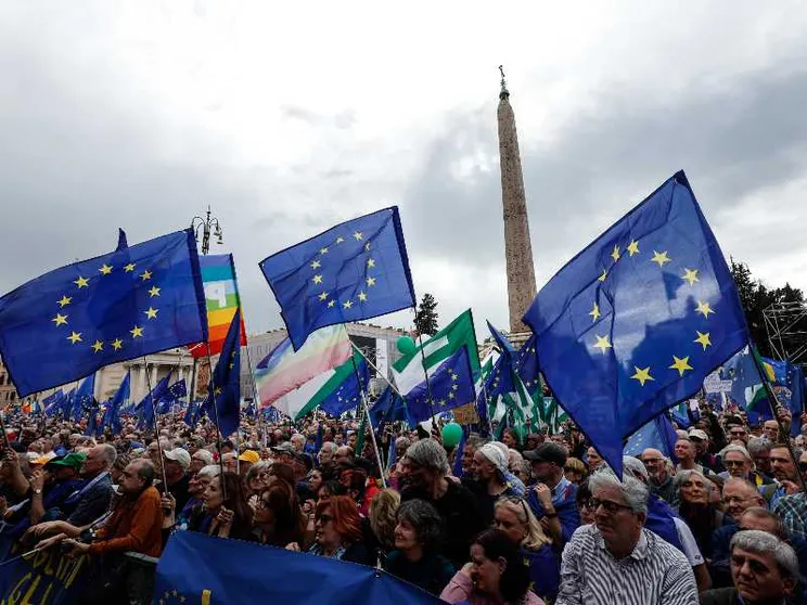 La manifestazione “Una piazza per l’Europa”, svoltasi nel marzo dello scorso anno in piazza del Popolo a Roma / Ansa