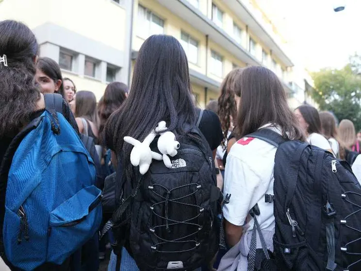 Gli abbracci e le risate: com'è andato il primo giorno di scuola dei feriti di Crans-Montana