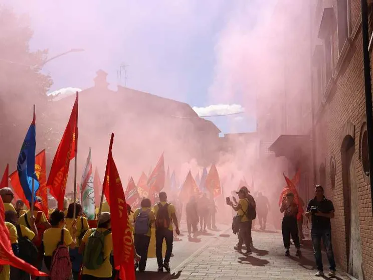 Electrolux, la dismissione silenziosa è ripartita dalle Marche (tra le proteste)