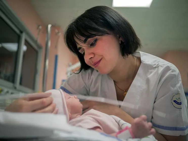 Un'infermiera dell'ospedale pediatrico Bambino Gesù. Foto Ospedale Bambino Gesù