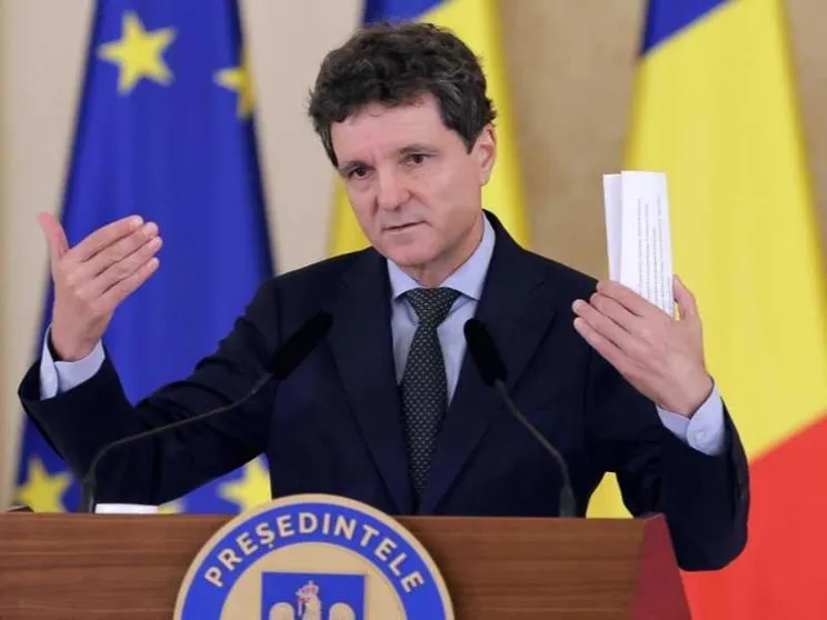 Romania, il presidente Dan ci riprova per la terza volta: incarico di governo all'eurodeputato Muresan. Lo spettro dell'estrema destra