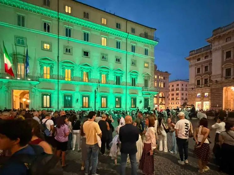 Le istituzioni si illuminano di verde. E la “comunità Sla” non è più sola