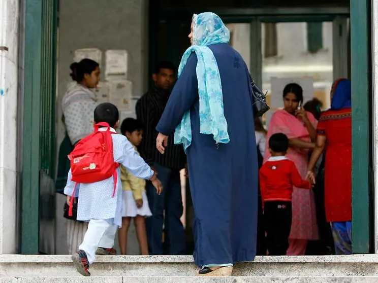 Il tetto del 30% di stranieri in classe e la "fuga dei bianchi" dalle periferie: i casi di Milano, Torino e Prato