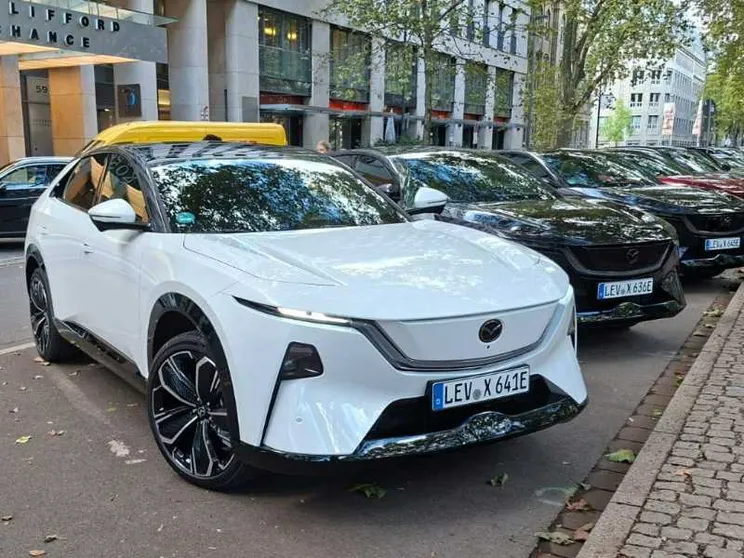 Mazda CX-6e, l’elettrica che unisce Cina e Giappone e prova a battere due tabù