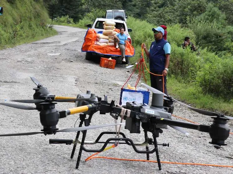 Un drone sta per alzarsi in volo in Nepal