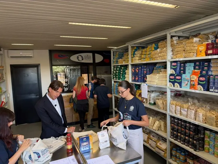 A Roma il presidio della dispensa solidale per non sprecare cibo e aiutare chi soffre