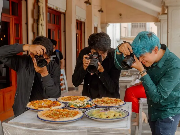 Basta foto dei piatti: il cibo è più di ciò che appare