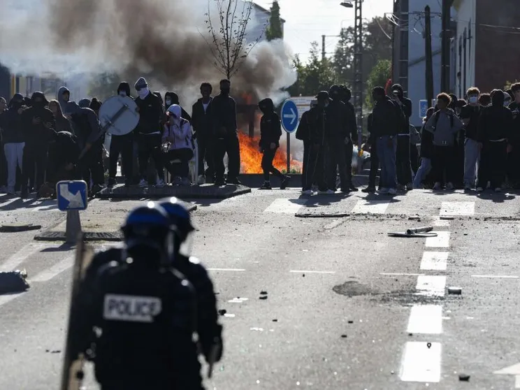 Rivendicazioni e violenza: la rabbia dei giovani francesi può portare a un "autunno caldo"