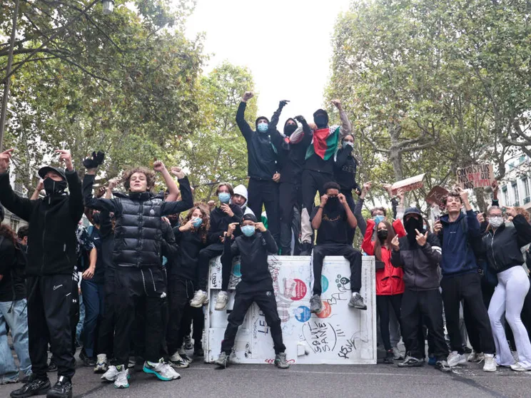 C'è una domanda di futuro nella protesta dei liceali francesi